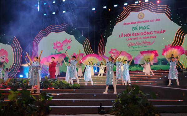 Nửa triệu lượt khách đến với Lễ hội Sen Đồng Tháp 2026