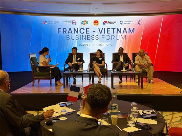 IA : FPT renforce la coopération technologique franco-vietnamienne