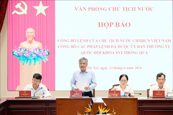 Press conference announces Presidential Order on two ordinances