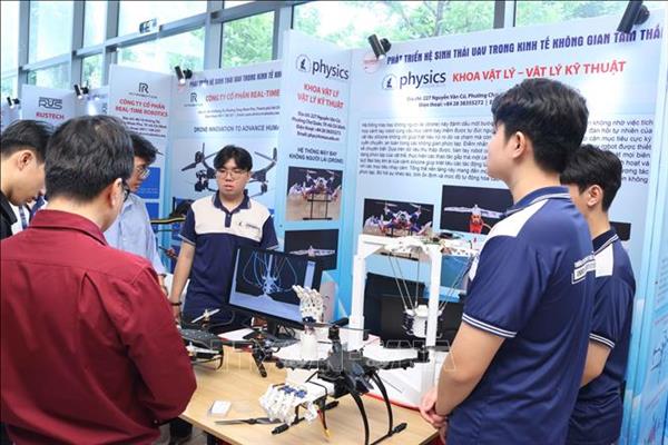 Việt Nam làm chủ công nghệ chế tạo UAV để thúc đẩy phát triển kinh tế tầm thấp