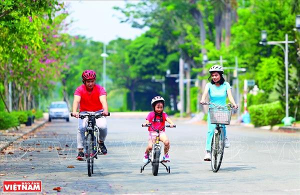  Happy Vietnam  : une exposition célèbre un Vietnam solidaire et heureux à Quang Ninh