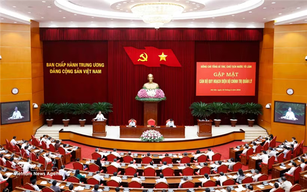 Máximo dirigente de Vietnam subraya importancia de renovar planificación de cuadros