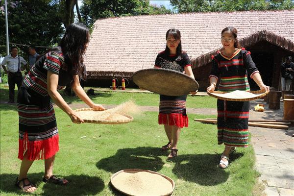 Phát huy giá trị Di tích lịch sử sóc Bom Bo và các di sản văn hóa phi vật thể quốc gia