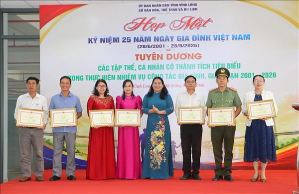 Giữ gìn các giá trị truyền thống tốt đẹp của gia đình Việt Nam