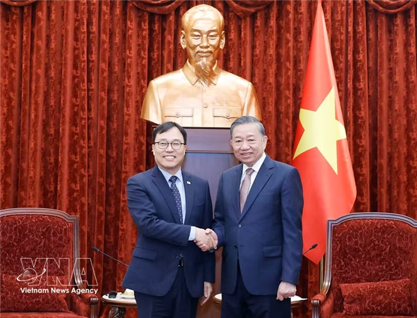 越共中央总书记、国家主席苏林会见韩国驻越大使崔泳杉