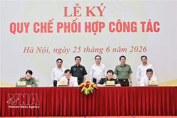 越南国会主席陈青敏出席国防、安全与外交联动机制签字仪式