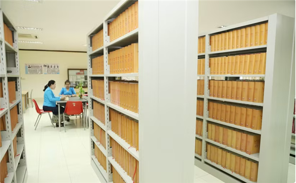 Lédition en lao des Œuvres complètes de Hô Chi Minh renforce les relations spéciales entre le Vietnam et le Laos