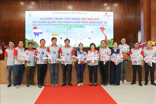 Six sarus cranes from Thailand arrive in Dong Thap