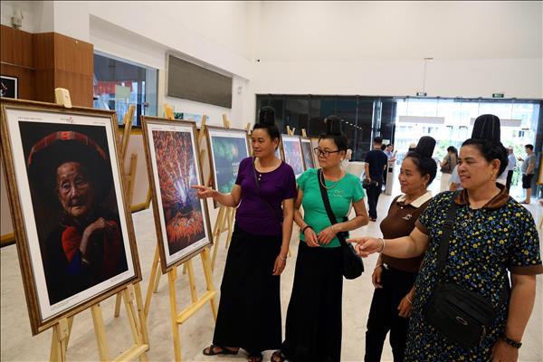 Over 200 award-winning photos, videos on show to celebrate Happy Vietnam