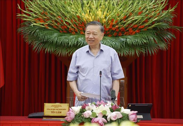 Top leaders letter honors Vietnamese family values