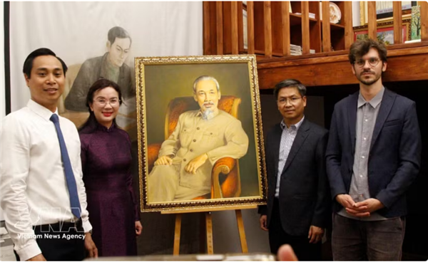 Lhéritage du président Hô Chi Minh honoré en France