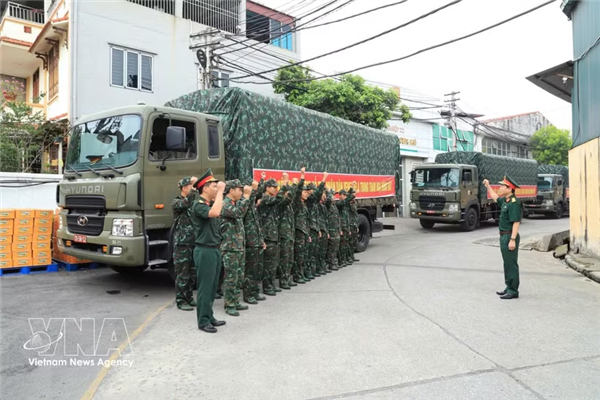 越南国防部为赴委内瑞拉参加地震灾后恢复工作的干部战士交办任务