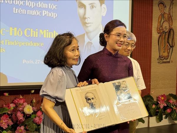 Chuỗi hoạt động tôn vinh Chủ tịch Hồ Chí Minh tại Pháp