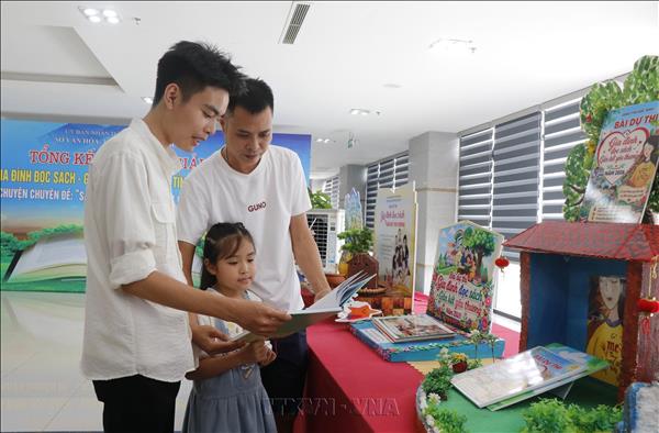 Ngày gia đình Việt Nam 28/6: Gia đình cùng đọc sách - Nhân lên yêu thương