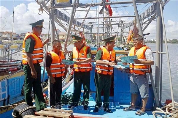 Nâng cao nhận thức tuân thủ pháp luật trong mỗi chuyến vươn khơi