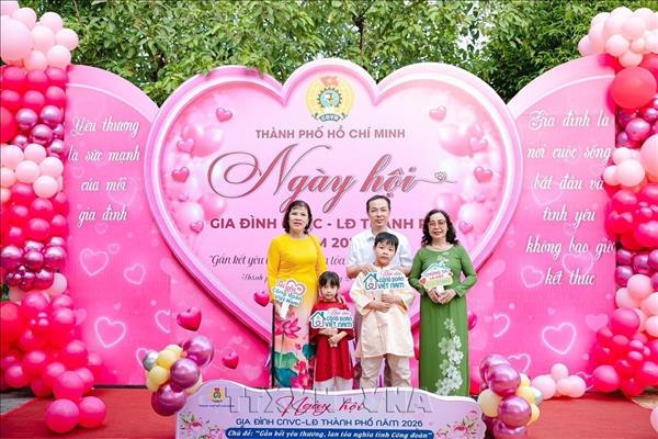 Tuyên dương 77 gia đình tiêu biểu, lan tỏa các giá trị tốt đẹp