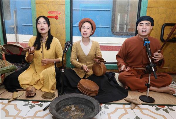 Young Generation Helps Vietnams Xam Singing Reach the World