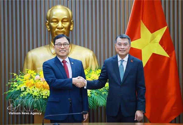 政府总理黎明兴：越韩推动全面合作，力争2026年实现双边贸易额达1000亿美元目标