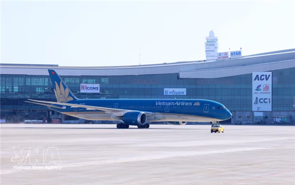 Vietnam Airlines opera un vuelo especial con equipos de rescate y ayuda humanitaria hacia Venezuela