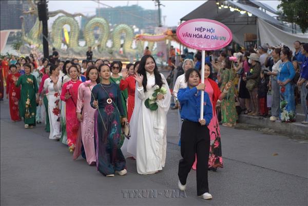 Hanoi Lotus Festival 2026 attracts 300,000 visitors