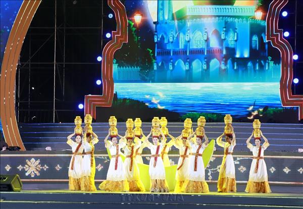 Cham ethnic culture festival concludes, linking heritage preservation with tourism development