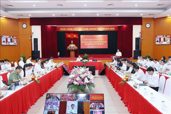 Xây dựng đội ngũ cán bộ các cấp, trọng tâm là cấp chiến lược và cấp cơ sở