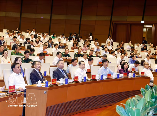 Vietnam impulsa implementación de resolución sobre economía con inversión extranjera