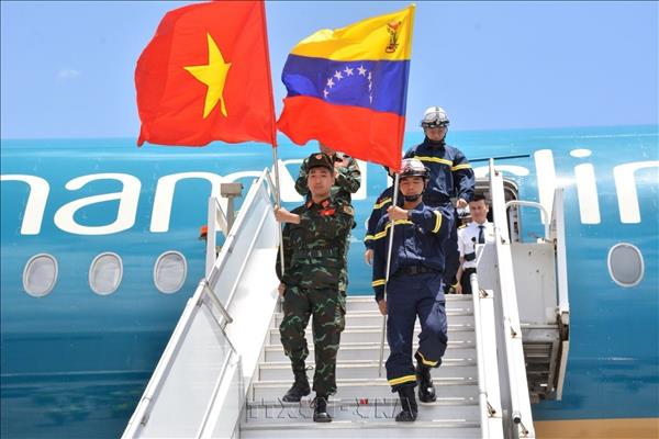 Đoàn Việt Nam khảo sát thực địa tại địa phương chịu thiệt hại nặng nề nhất do động đất ở Venezuela
