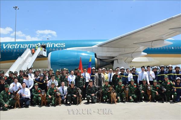La présidente p.i du Venezuela remercie le Vietnam pour lenvoi dune équipe de secours de 124 membres après le séisme
