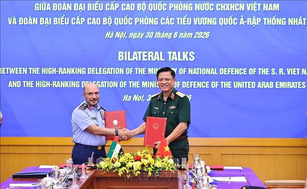 Vietnam y Emiratos Árabes Unidos fomentan cooperación en industria de defensa