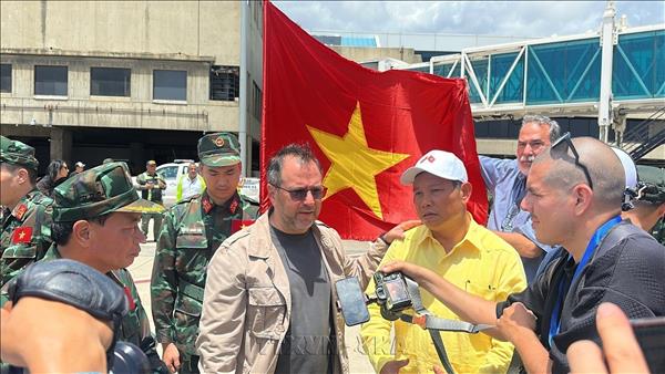 Venezuelas Acting President thanks Vietnam for 124-strong quake rescue team
