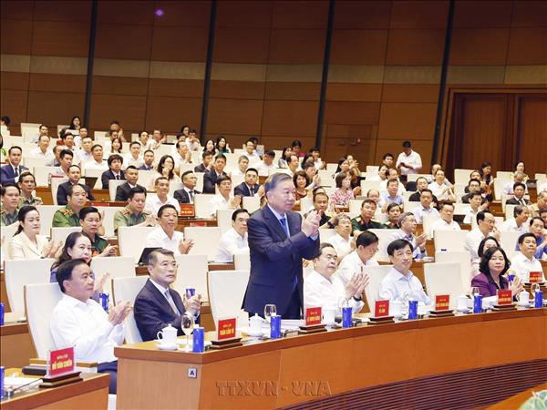 Vietnam impulsa implementación de resolución sobre economía con inversión extranjera