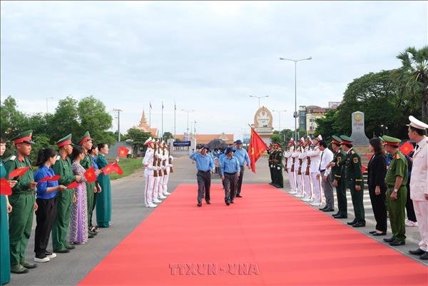 Đón 173 hài cốt liệt sĩ quân tình nguyện Việt Nam hy sinh tại Campuchia trở về với đất mẹ