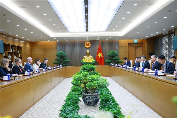 Le Premier ministre Le Minh Hung appelle à renforcer le partenariat global avec le Canada