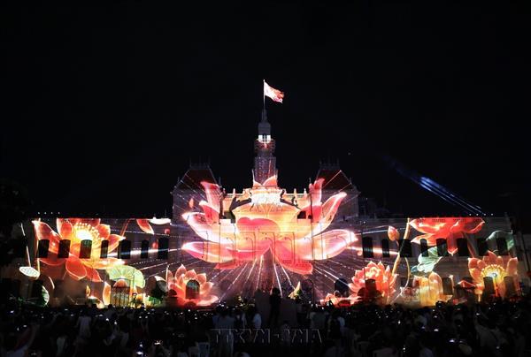 Biểu diễn nghệ thuật và trình chiếu 3D Mapping mừng 50 năm Thành phố mang tên Bác