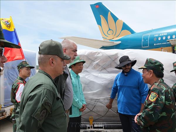 Đoàn Việt Nam chuyển giao hơn 45 tấn hàng viện trợ cho Venezuela