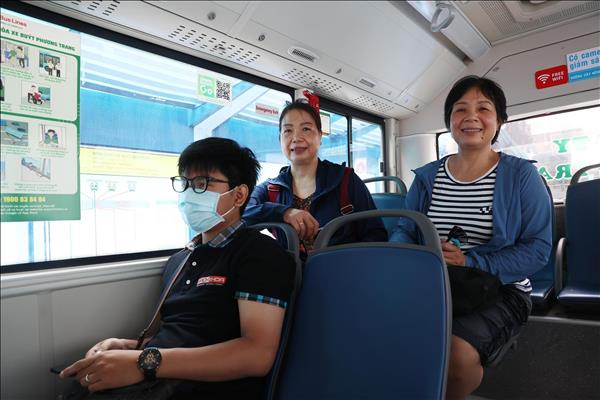 TP. Hồ Chí Minh: Người dân hào hứng trong ngày đầu miễn vé xe buýt