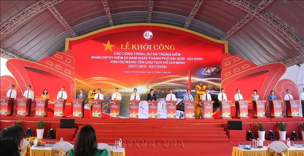 ນະ​ຄອນ ໂຮ່​ຈີ​ມິນ ເລີ່ມ​ລົງ​ມື​ກໍ່​ສ້າງ 8 ກິດ​ຈະກຳ, ໂຄງ​ການ​ຈຸດ​ສຸມ