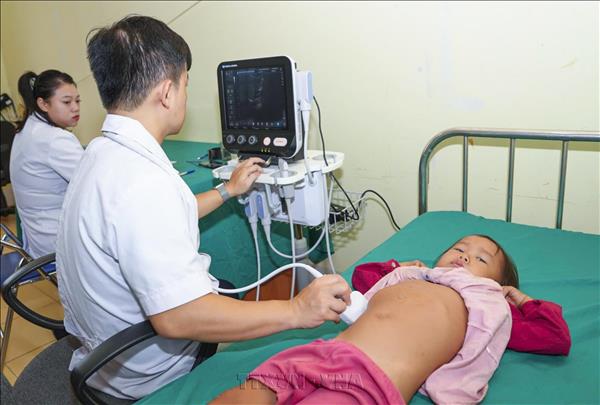 Đưa phòng khám đến tận bản làng biên giới