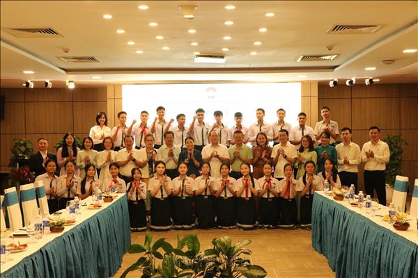 Destacan el papel de la escuela bilingüe Laos–Vietnam en la amistad bilateral