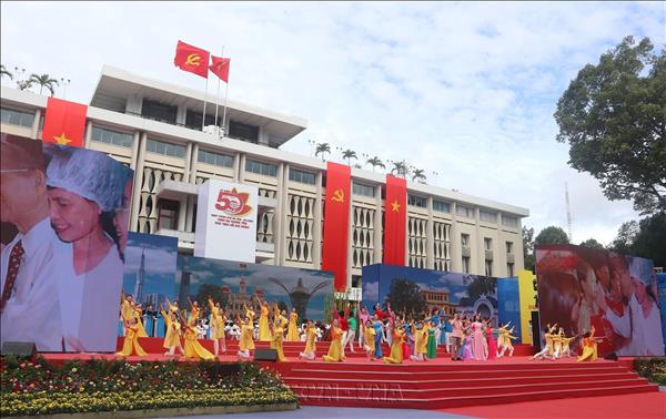 ຈັດຫຼາຍການເຄື່ອນໄຫວເນື່ອງໃນໂອກາດສະເຫຼີມສະຫຼອງ 50 ປີແຫ່ງວັນນະຄອນ ໄຊງ່ອນ - ຢາດິ້ງ ເປັນກຽດໄດ້ໃສ່ຊື່ປະທານ ໂຮ່ຈີມິນ
