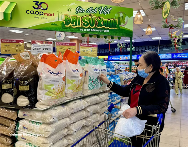 上半年零售服务业增长近13% 消费继续成为拉动经济增长的亮点