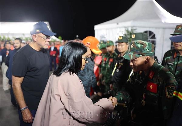Venezuela honours international rescue teams, sends thanks to Vietnams top leader