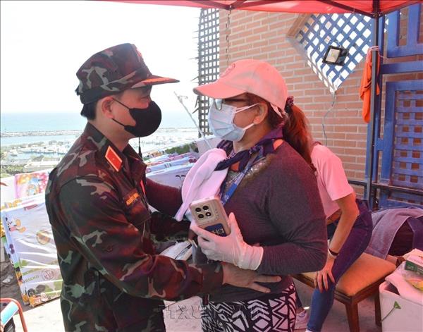 Venezuela earthquakes: Vietnamese rescuers bring a grieving mother her final goodbye