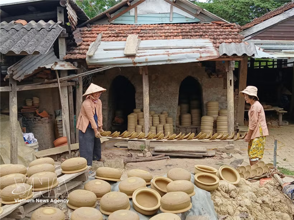 百年传统手工艺村丰富体验项目吸引游客
