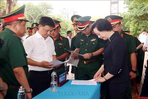 政府副总理范氏清茶检查烈士遗骸搜寻归葬行动启动仪式准备工作