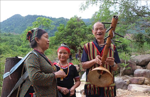 Ngắm vẻ đẹp Hồ Rà Hách-Suối Ruông giữa đại ngàn