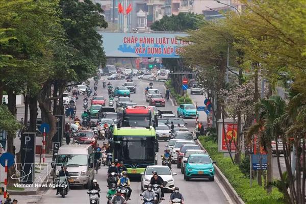Transports publics : Hanoï introduit une nouvelle carte à puce pour les bénéficiaires de la gratuité