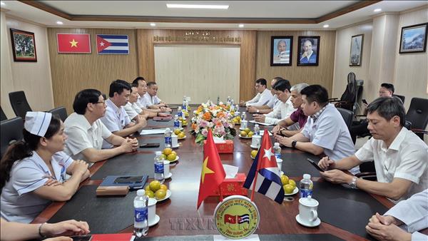 Cuban Consul General visits friendship hospital in Quang Tri