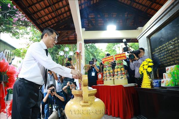 លោកនាយករដ្ឋមន្ត្រី ឡេ មិញហ៊ឹង ចូលរួមពិធីដាក់ពង្រាយការស្វែងរកនិងប្រមូលអដ្ឋិធាតុយុទ្ធជនពលីនៅទីក្រុងហូជីមិញ